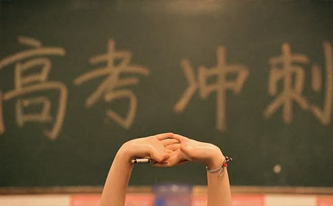 高考作文素材库：社会热点素材及运用