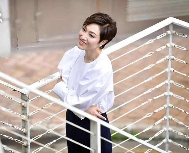 陈法蓉58岁活成这样，比戏里精彩多了！